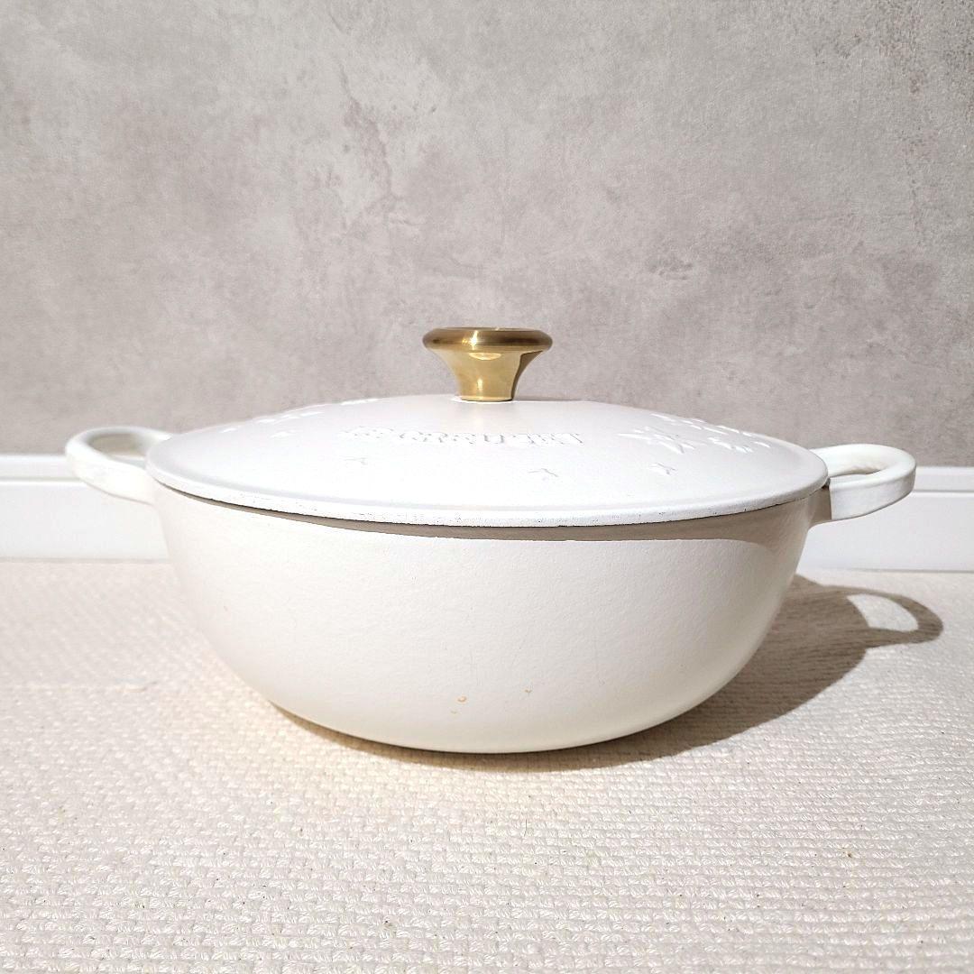 ルクルーゼ　マルミット　スターレリーフ　コットン　ゴールドツマミ　22cm