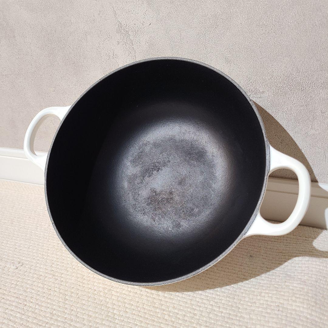 ルクルーゼ　マルミット　スターレリーフ　コットン　ゴールドツマミ　22cm