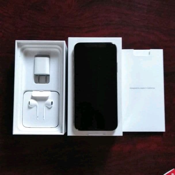 I.K　　iPhone Xs Gold 64GB