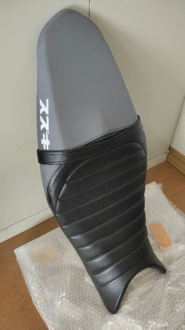 SV650用　スズキ純正OP　タックロールシート(ゲルザブ埋め込み済み)