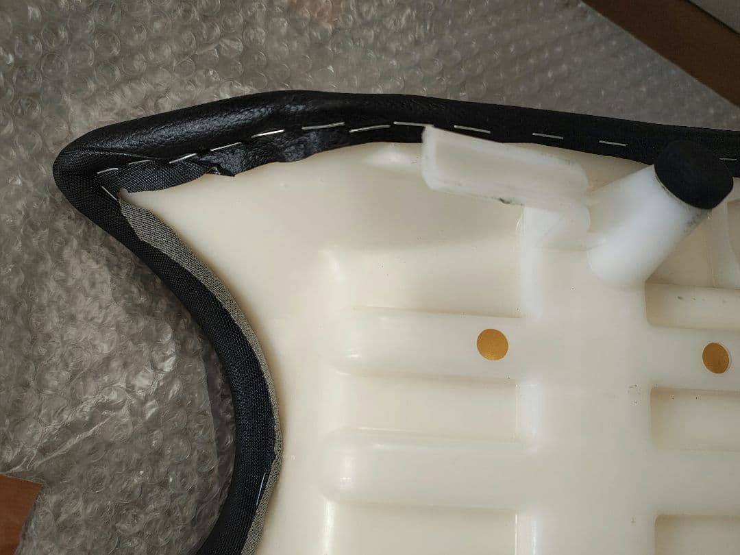 SV650用　スズキ純正OP　タックロールシート(ゲルザブ埋め込み済み)