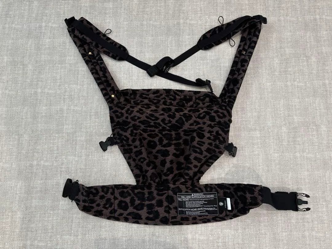 【artipoppe】アーティポッペ　抱っこ紐　ダークレオパード