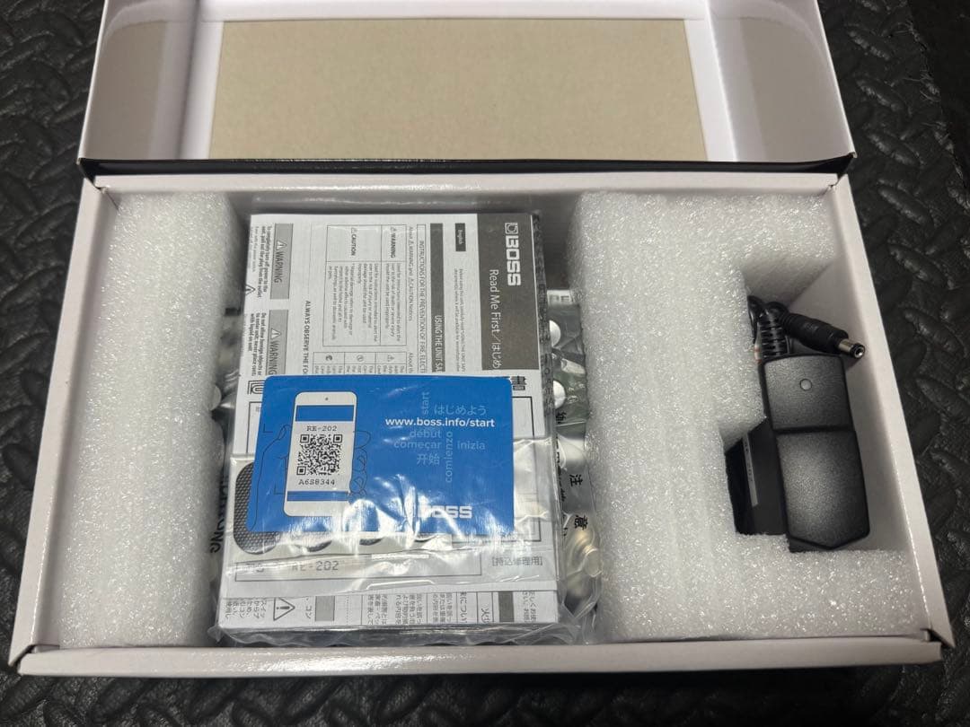 BOSS Space Echo RE-202 MIDIケーブル付属　ディレイ