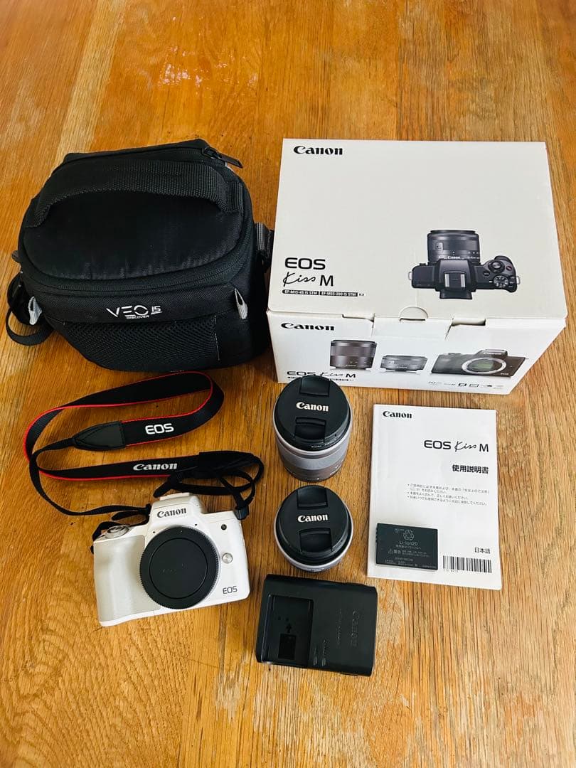 美品☆Canon EOS M ミラーレス ダブルズームキット ショルダーバック付