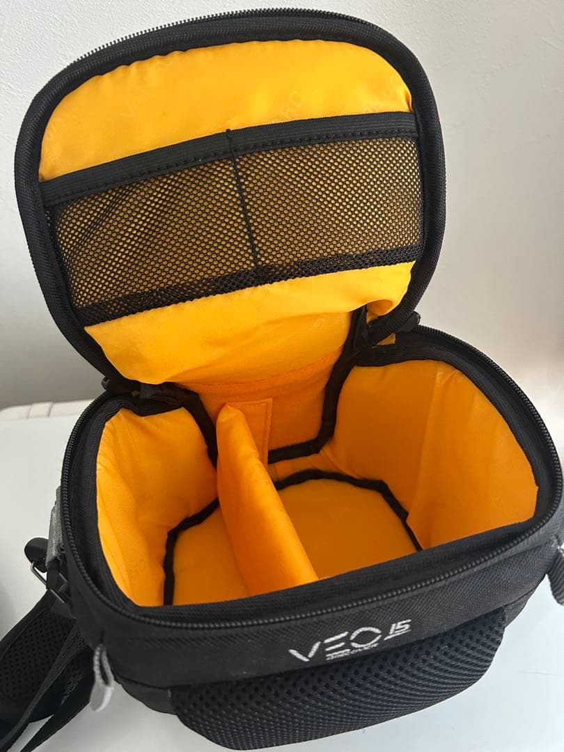 美品☆Canon EOS M ミラーレス ダブルズームキット ショルダーバック付