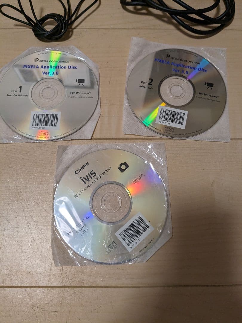 Canon　ビデオカメラ　 iVIS HFR10