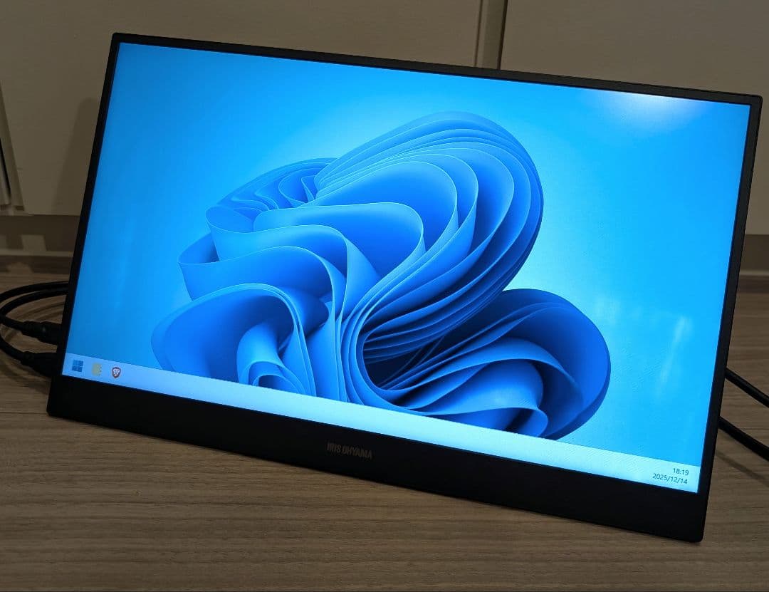 アイリスオーヤマ　モバイルモニター（LUCA）　15.6インチ