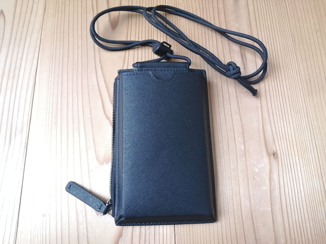 EMPORIO ARMANI　ネックストラップ　財布　スマホケース