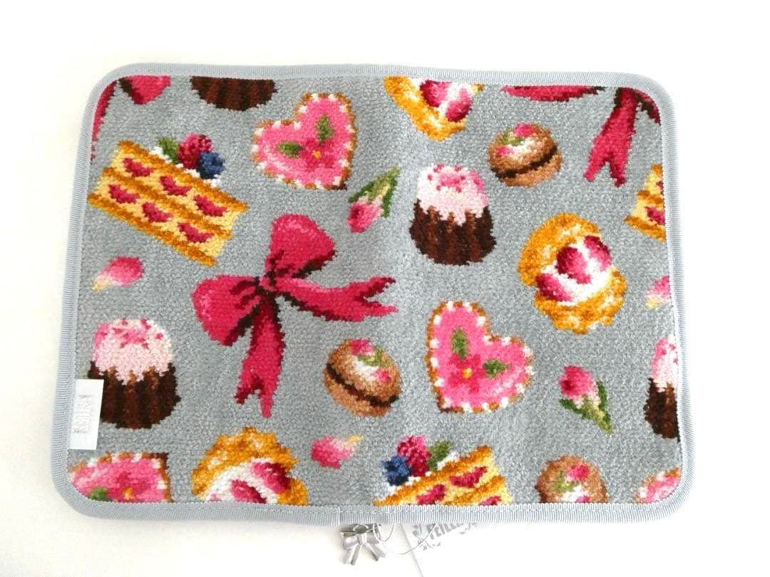 【フェイラー】マルチケース　収納ポーチ　シュークリームやカヌレ、マカロン