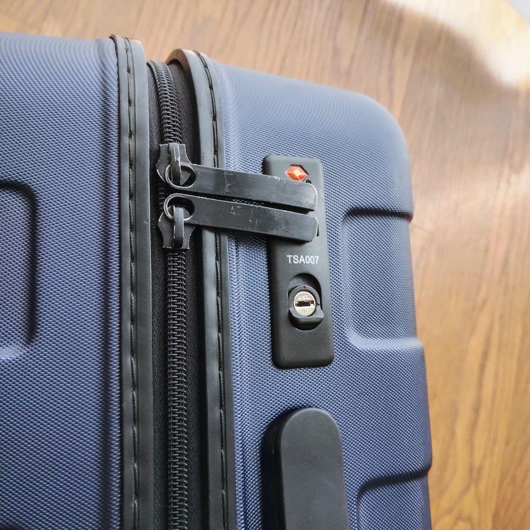 無印良品 33リットル　紺色系　バーを自由に調節できるハードキャリーケース
