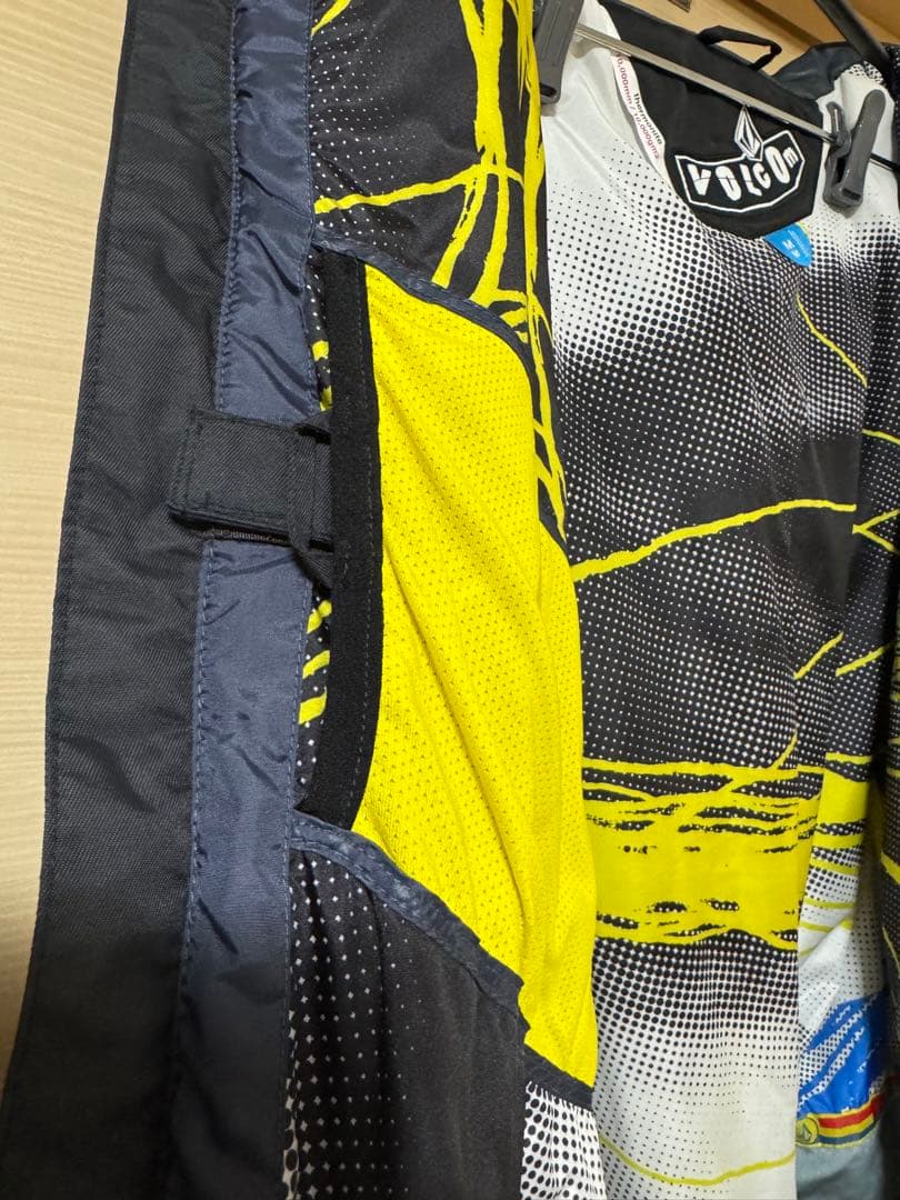 【美品】VOLCOM ボルコム スノーボードウェア ジャケット Mサイズ メンズ