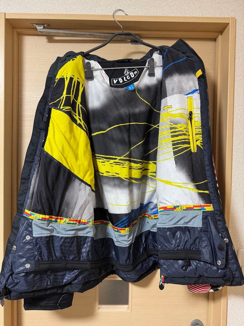 【美品】VOLCOM ボルコム スノーボードウェア ジャケット Mサイズ メンズ
