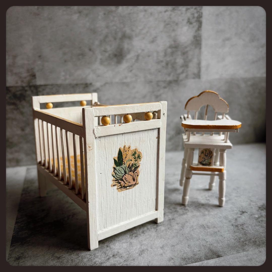 オールドヴィンテージ ベビーベッドとベビーチェア ベビービスクドール2体のセット