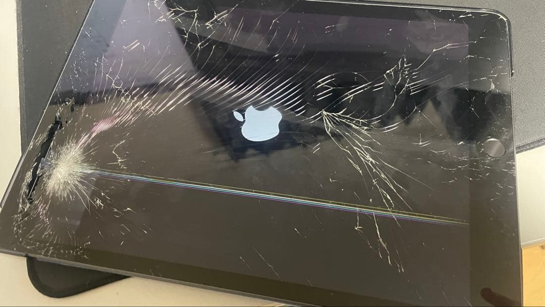 iPad 第8世代 液晶割　ジャンク品