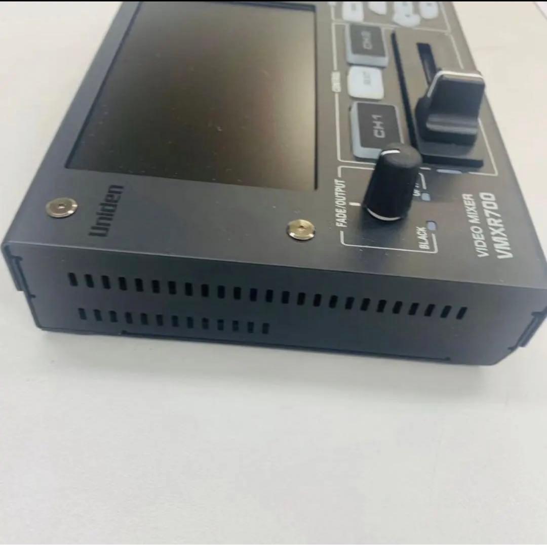 ユニデン 5.0V型液晶モニター搭載 ポータブル ビデオミキサー VMXR700