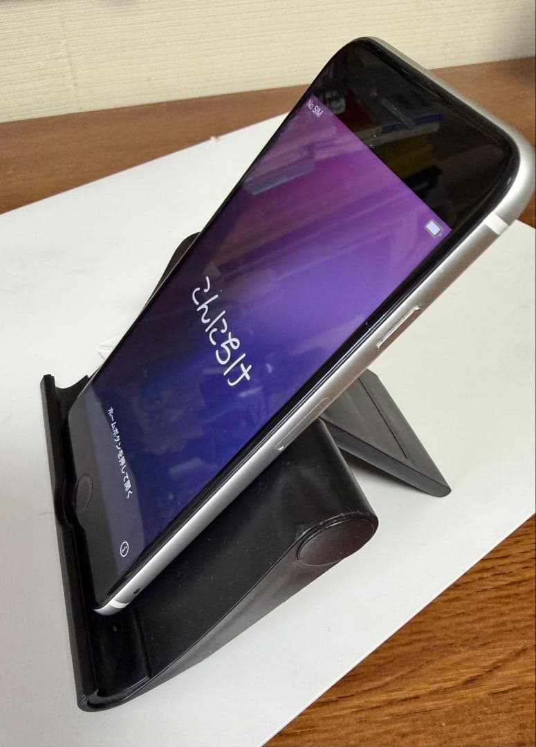 ★美品 iPhone SE 第2世代 SIMロックなし　ホワイト 64GB 本体