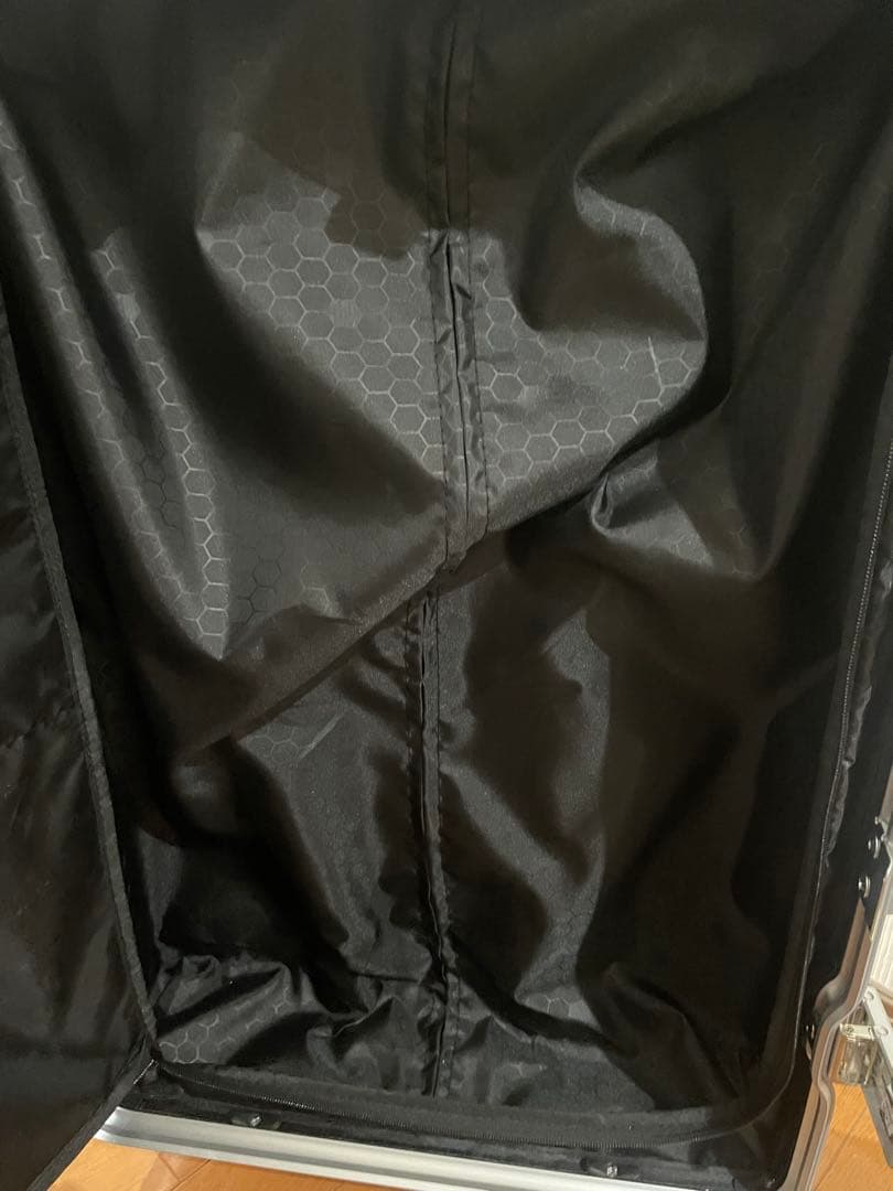 TSAロック付きLサイズ(78l)シルバーキャリーカート、ステッカー100枚付き