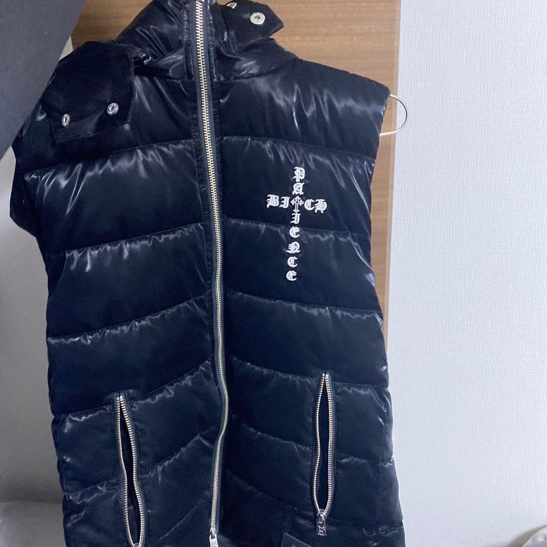 フード付きブラックダウンベスト