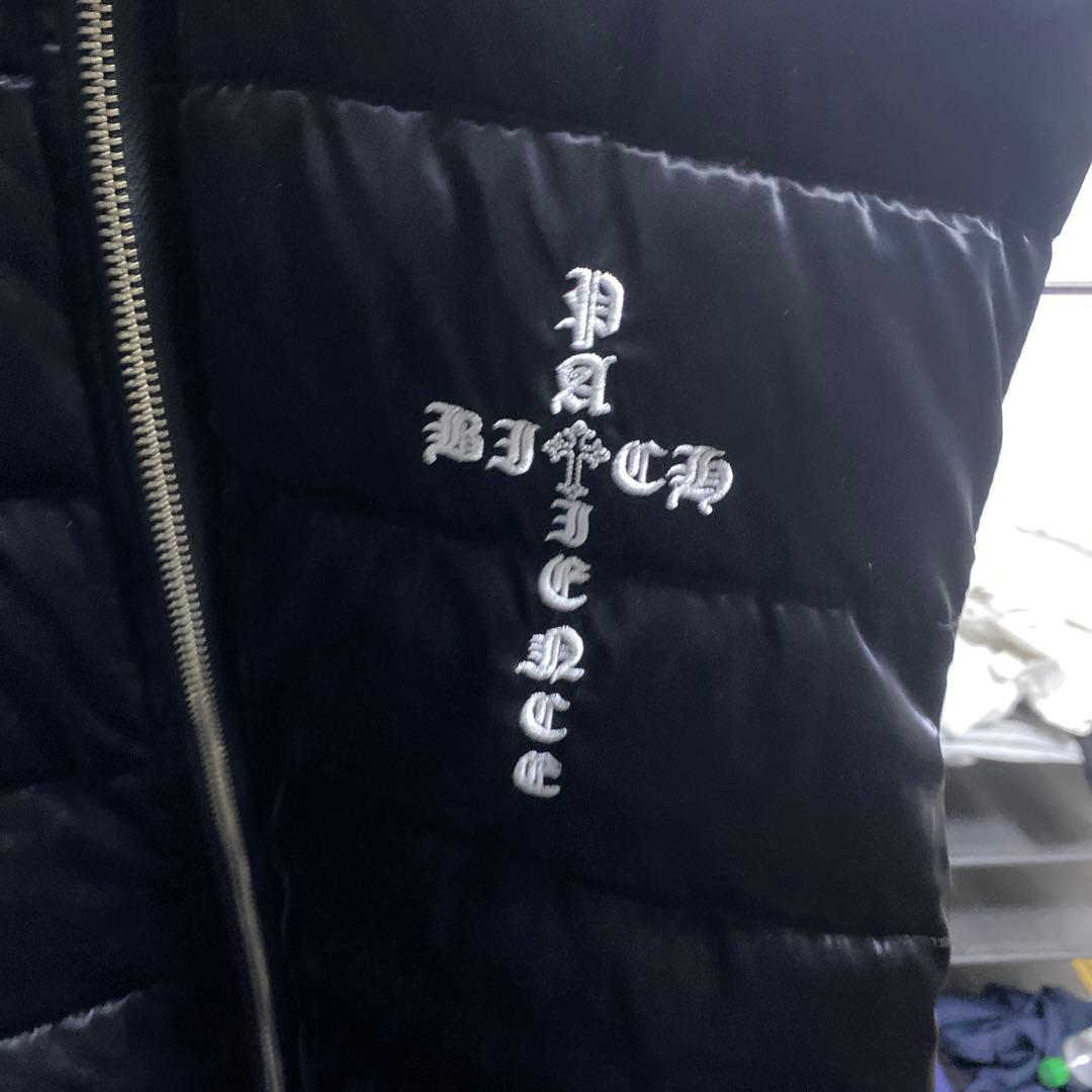 フード付きブラックダウンベスト