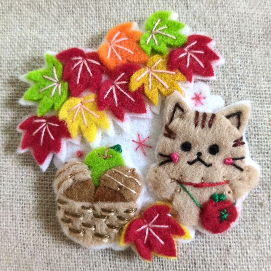 [専用　こり様]チャーム ハンドメイド 刺繍 フェルト 毛糸 ストラップ