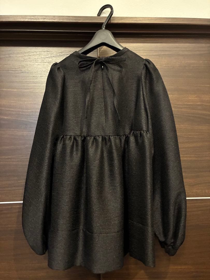 【美品】yori ヨリ シャイニーパフブラウス 黒 36