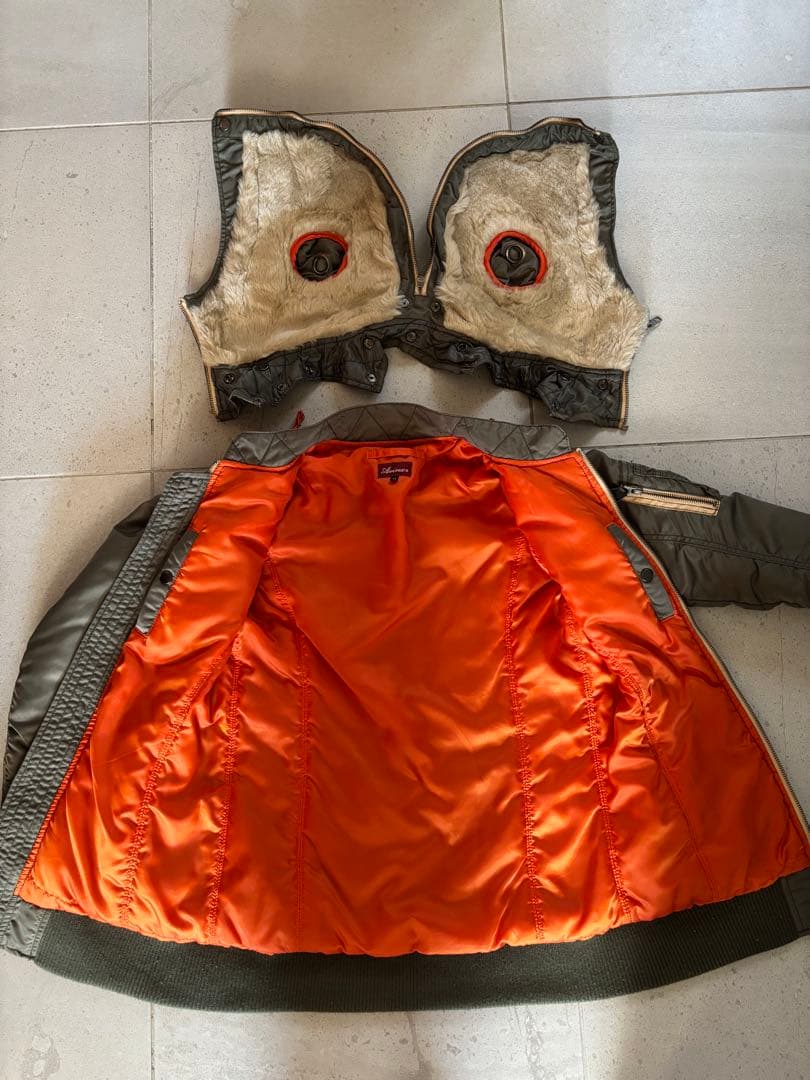 美品AVIREXアビレックス　レディースコート