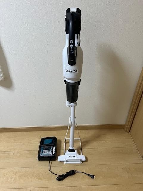 マキタ 充電式クリーナー CL286FDRFW 数回使用のみ 美品 正規店購入