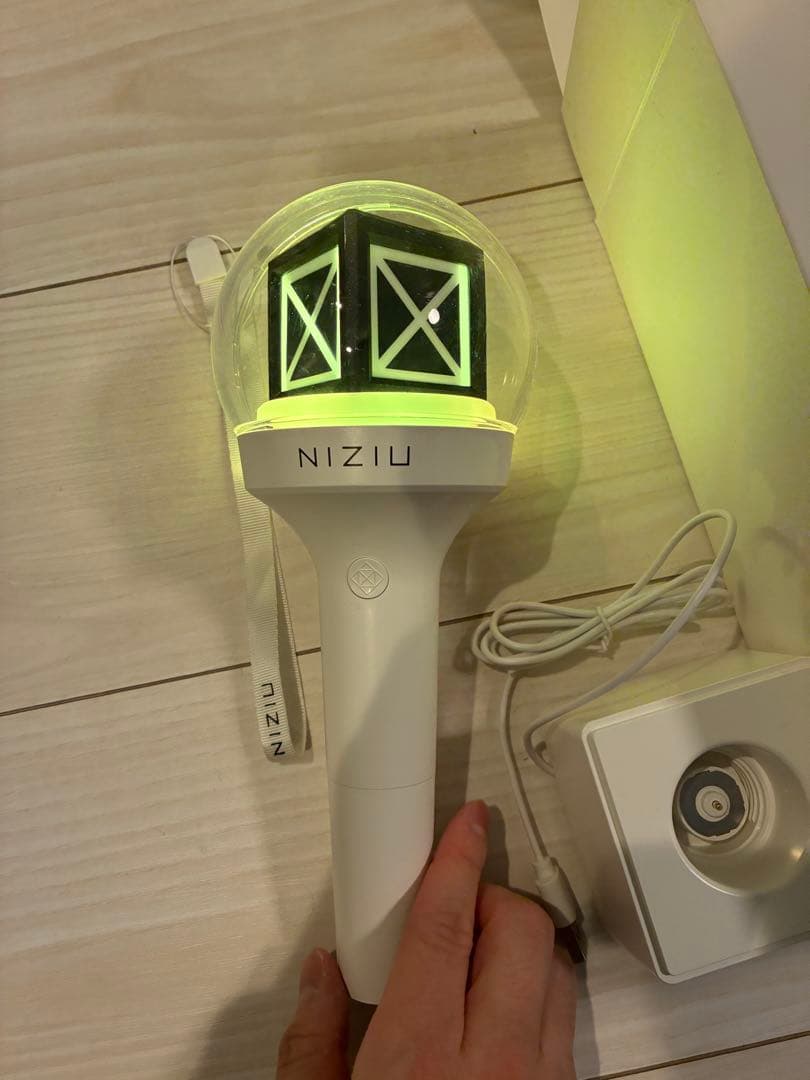 NIZIU ペンライト