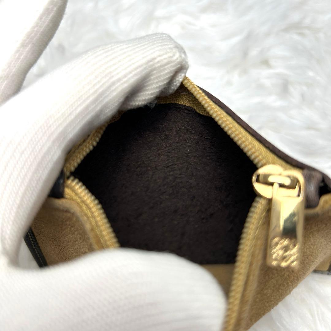 【最終値下げ】⭐️LOEWE ケース スウェード カーキ