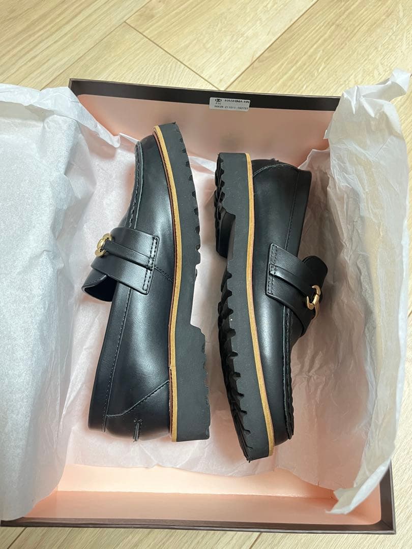 yuu　Mazell ブラック ローファー ゴールドバックル 23.5