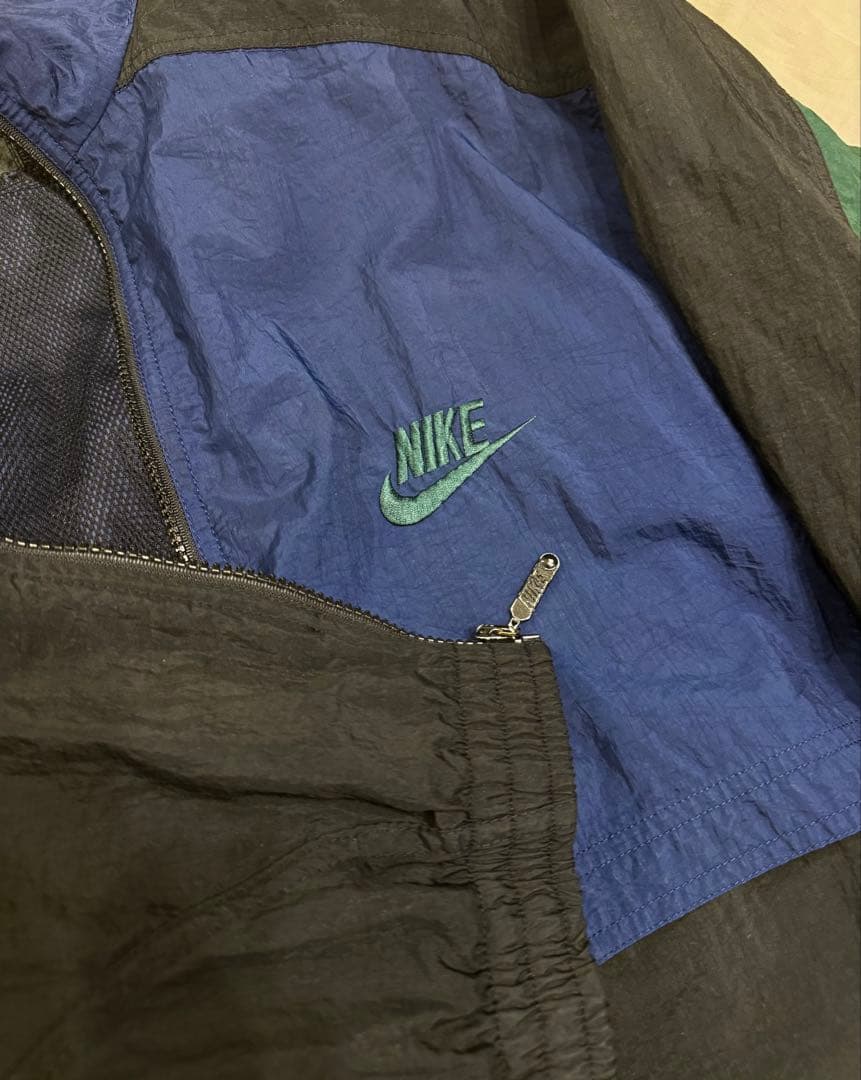 ナイキ　　NIKE ナイロン　トラックスーツ