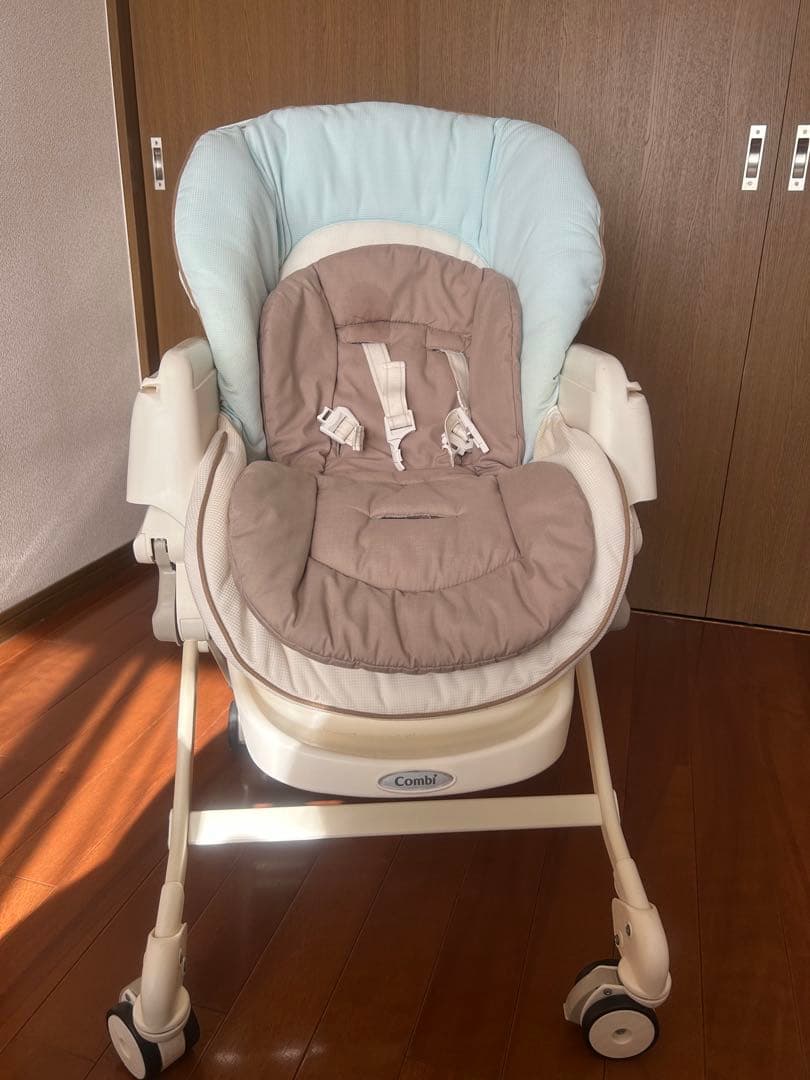 combi コンビ 電動 ネムリラ オートスウィング ハイローベッド チェア