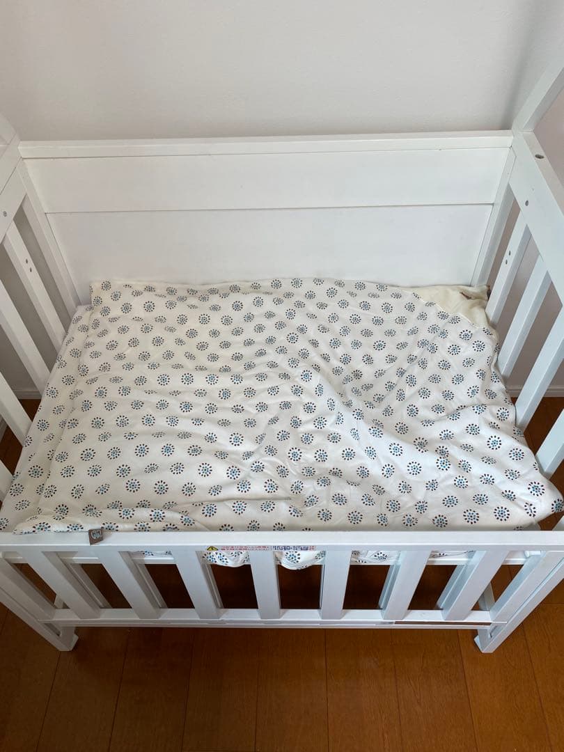 ディモワ 10mois キャノピー付きベビーベッド、布団付き