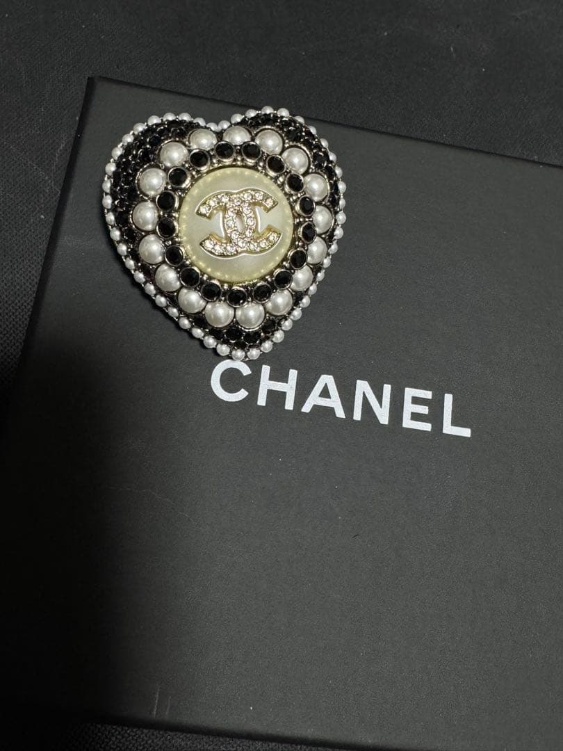 CHANEL ハート型ブローチ　パール　新品未使用