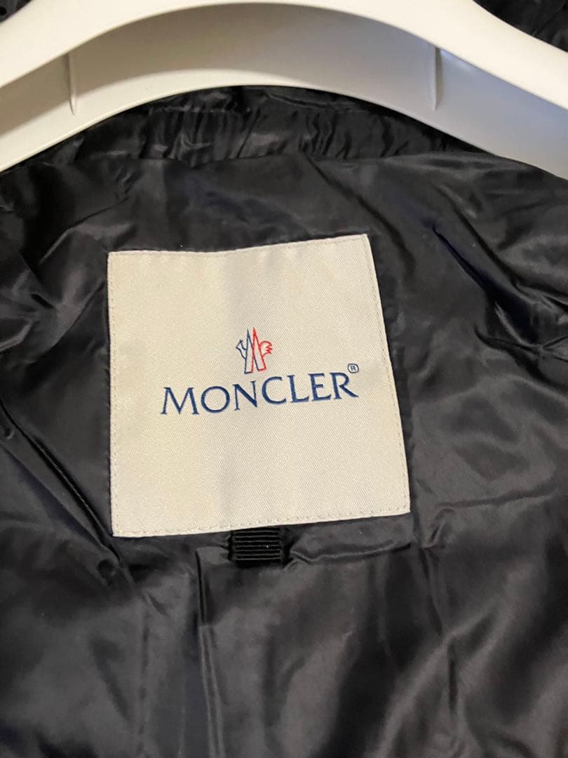 Moncler モンクレール　デザインの素敵なダウンジャケット