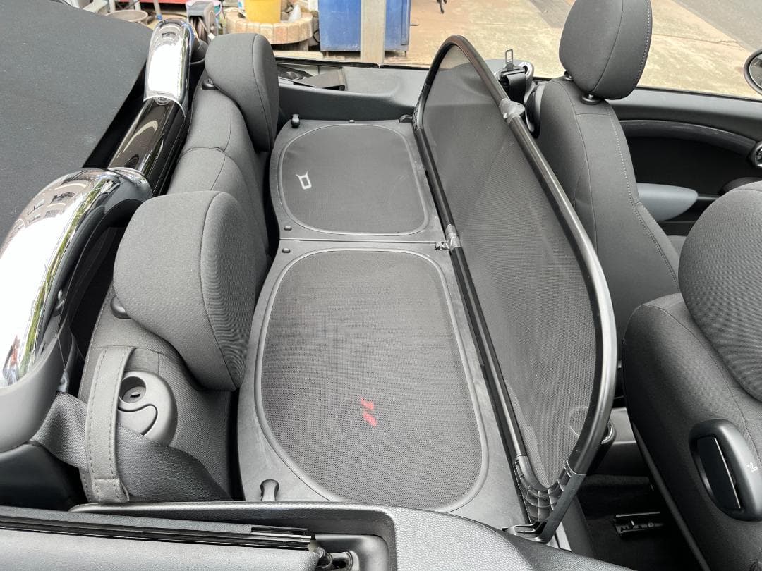 【極美品】 MINI R57 純正ウィンドディフレクター　純正ケース付