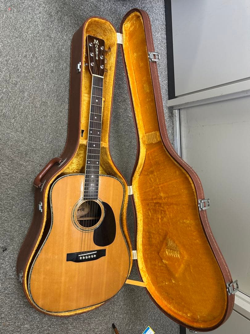 Morris (モーリス)W-35 アコースティックギター (ケースとカポ付き)