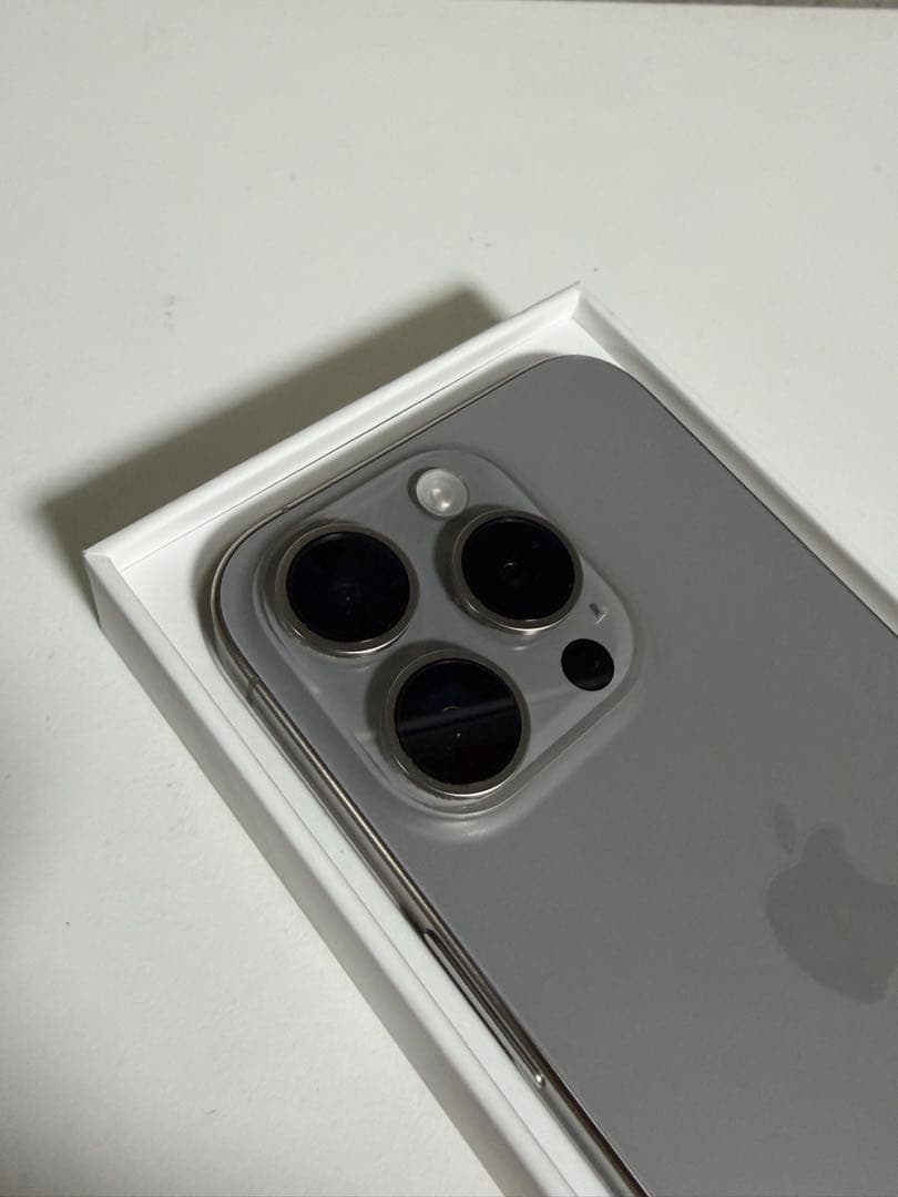 【極美品】iPhone15 Pro ナチュラルチタニウム 256GB