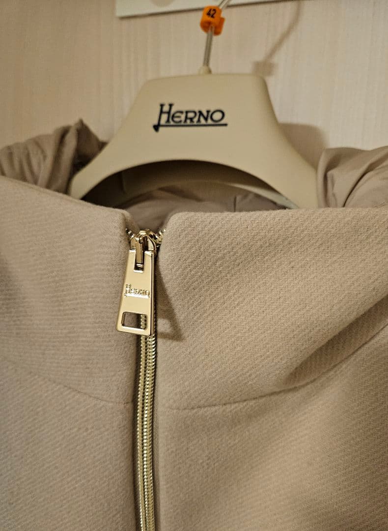 HERNO ヘルノ ウール×ナイロン 異素材切替ダウンコート アイボリー 42