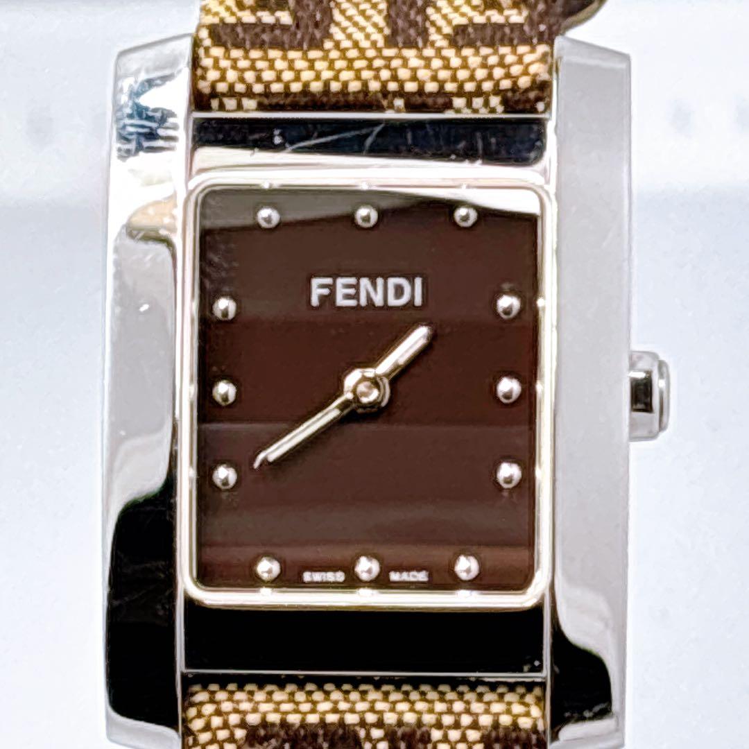 421 FENDI フェンディ　7000L スクエア　ズッカ　箱付き　腕時計