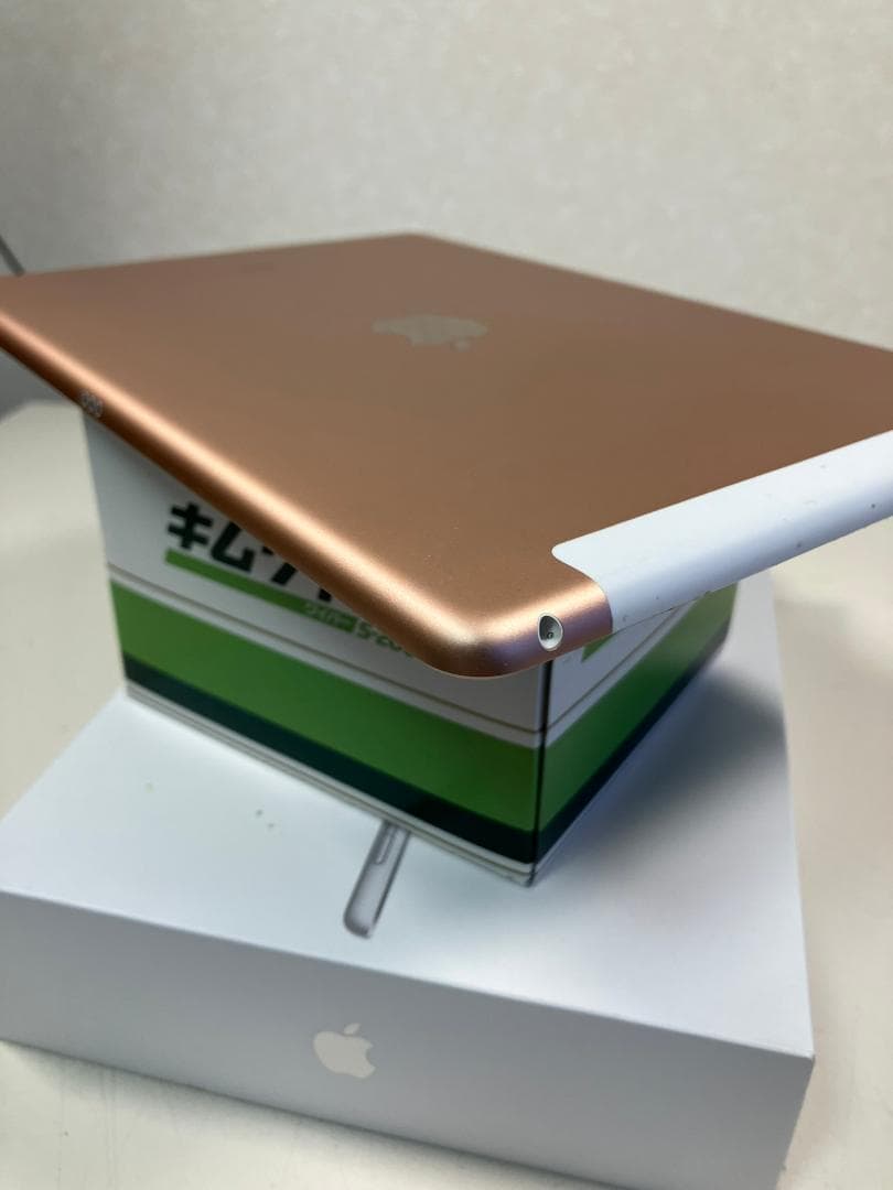 iPad 7世代　32GB ゴールド　セルラー カバーガラス付