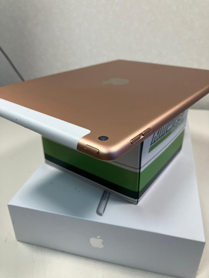 iPad 7世代　32GB ゴールド　セルラー カバーガラス付