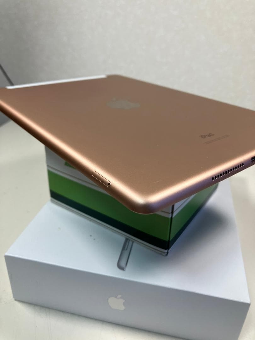 iPad 7世代　32GB ゴールド　セルラー カバーガラス付