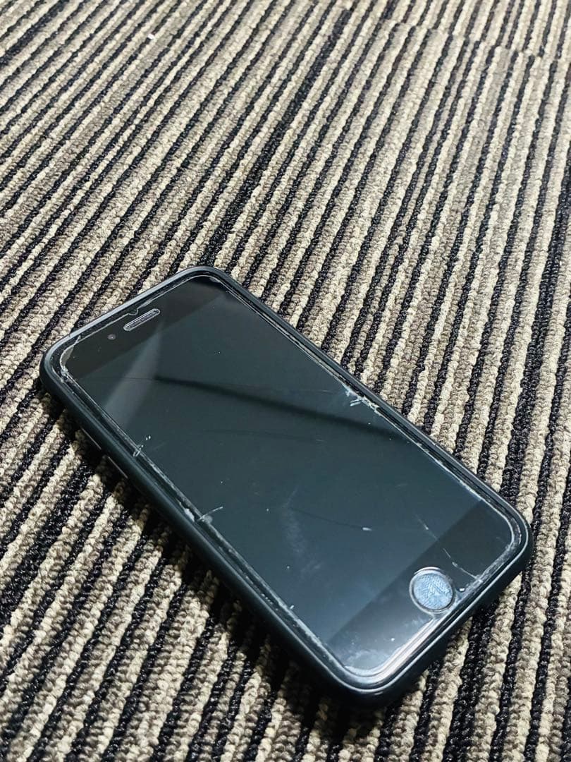 iPhone se2 128GBSIMフリー　ケース付き