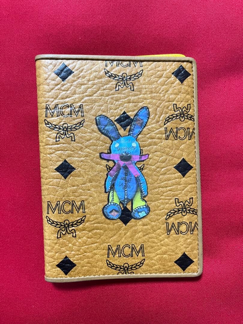 再値下げ✳︎MCM ウサギデザイン パスポートケース　イエロー