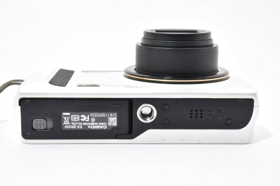 美品 カシオ　CASIO EXILIM EX-ZR100 ホワイト ＃A303