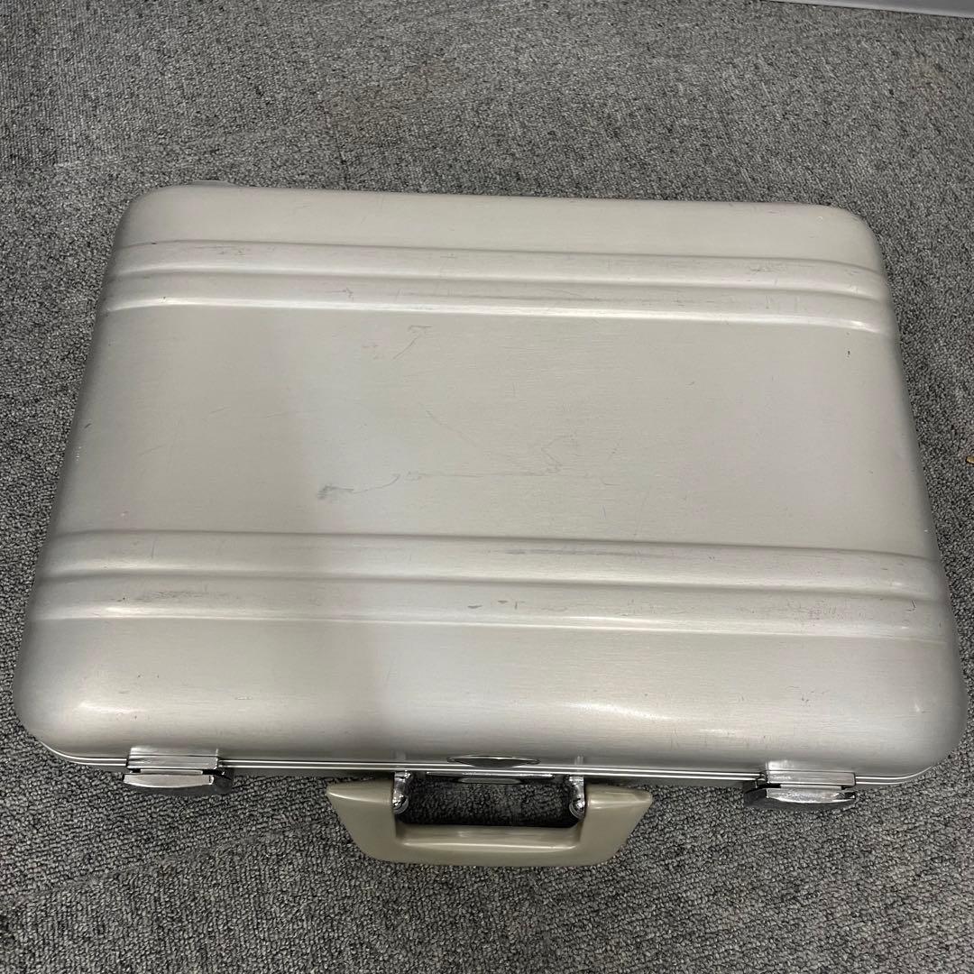 ゼロハリエバートン Elite by Zero アタッシュケース シルバー