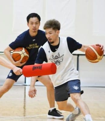 琉球ゴールデンキングス　リバーシブルウェア　③