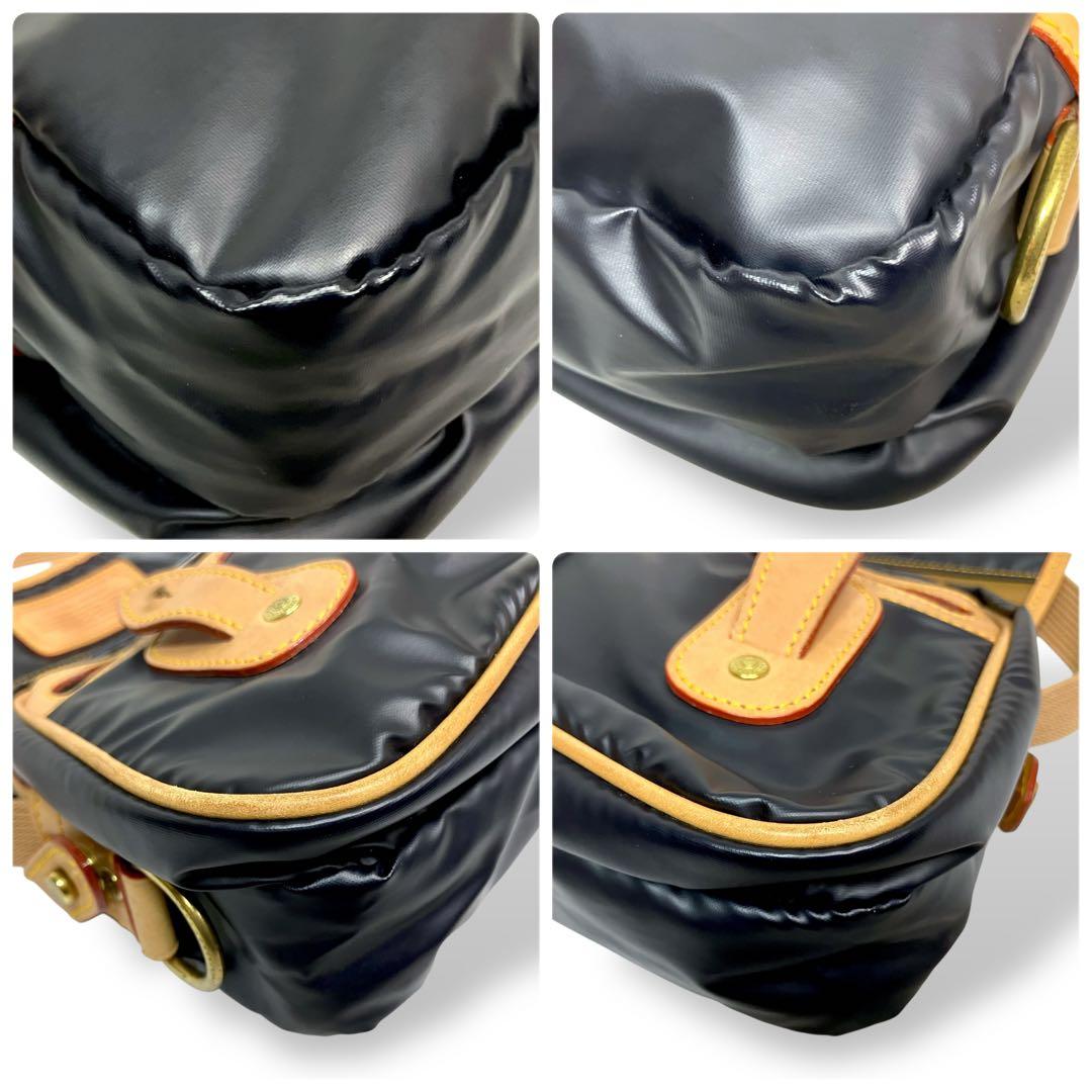 【極美品】HUNTING WORLD ハンティングワールド　メッセンジャーバッグ