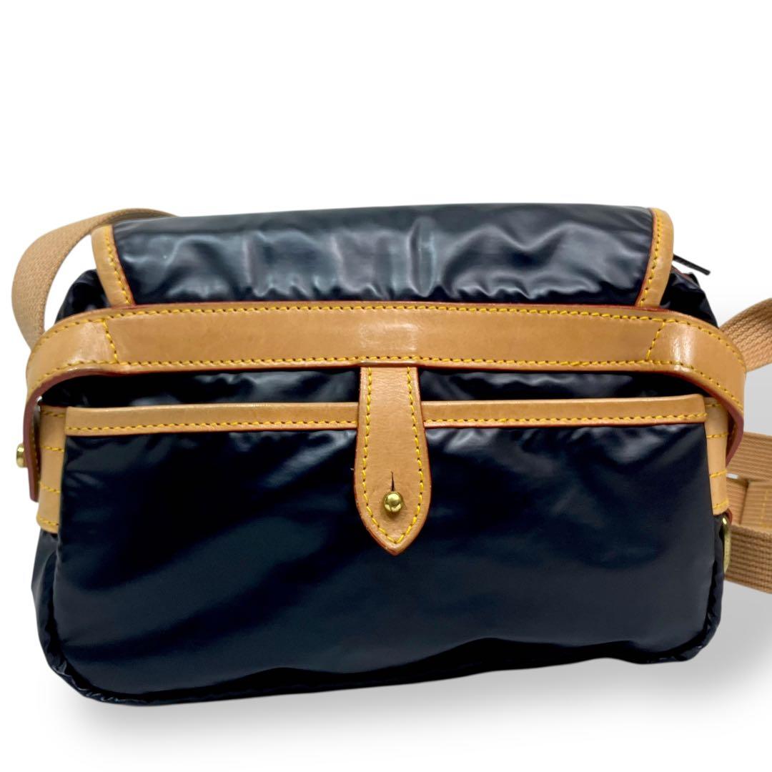 【極美品】HUNTING WORLD ハンティングワールド　メッセンジャーバッグ